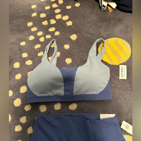 NWT Old Navy Extra High-Rise Two-Tone Sports Bra + Leggings - M - Picture 4 of 8